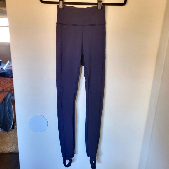 Lululemon Hold On Tight Solid 28'' Midnight Navy Stirrup Leggings Sz 2 - Picture 3 of 16